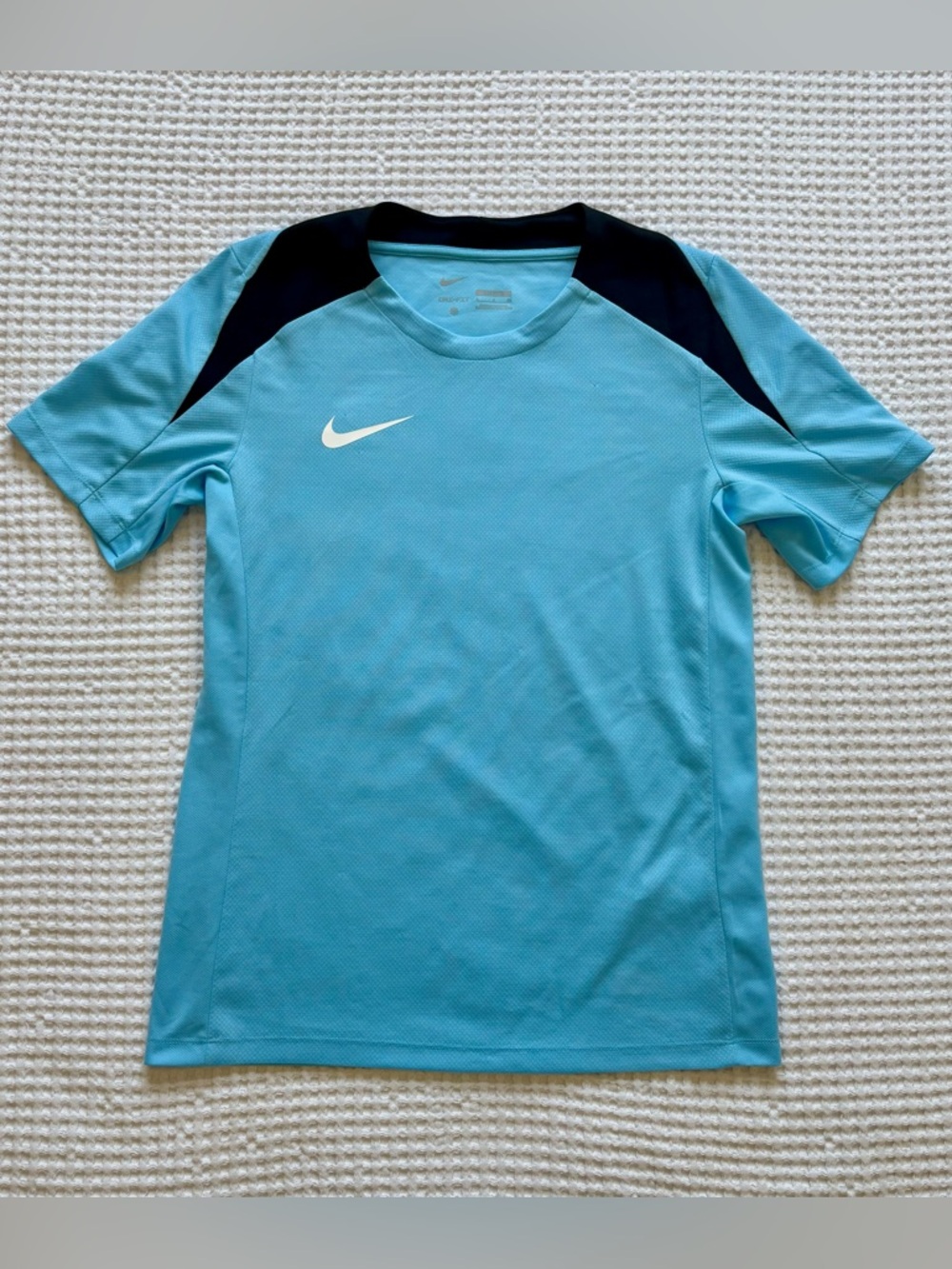 Nike Strike Dri-FIT Men’s Slim Fit Light Blue and Black Soccer Training Top: S
